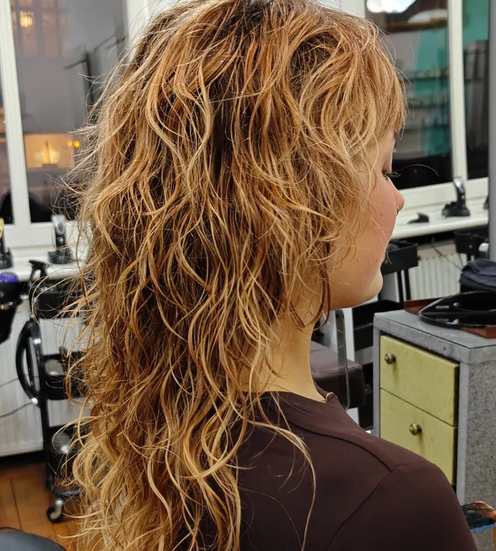 Wavy Layers by Andrea at Renasanz Salon